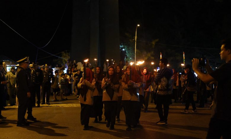 Semarak Pawai Obor dan Taptu Warnai Malam Kemerdekaan RI di Tanah Bumbu