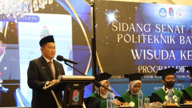 Bupati Tanah Bumbu Dorong Sinergi Pendidikan Vokasi dan Industri pada Wisuda Politeknik Batulicin