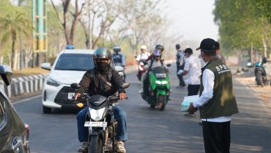 Pemkab Tanah Bumbu Bagikan Masker Gratis, Lindungi Warga dari Kabut Asap Karhutla